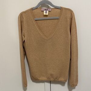 MdR Maris di Ripabianca Cashmere V Neck Women’s Long Sleeve Sweater. Camel Color